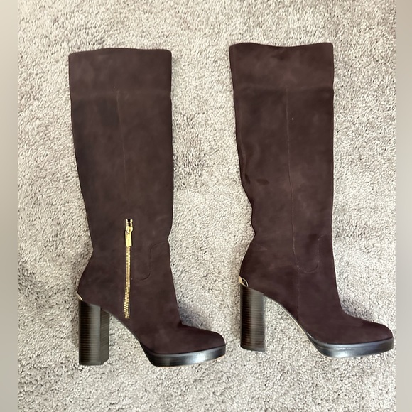 NWOB Michael Kors Regina Tall Coffee Leather Knee boot with gold hardware size 6 - Picture 4 of 7